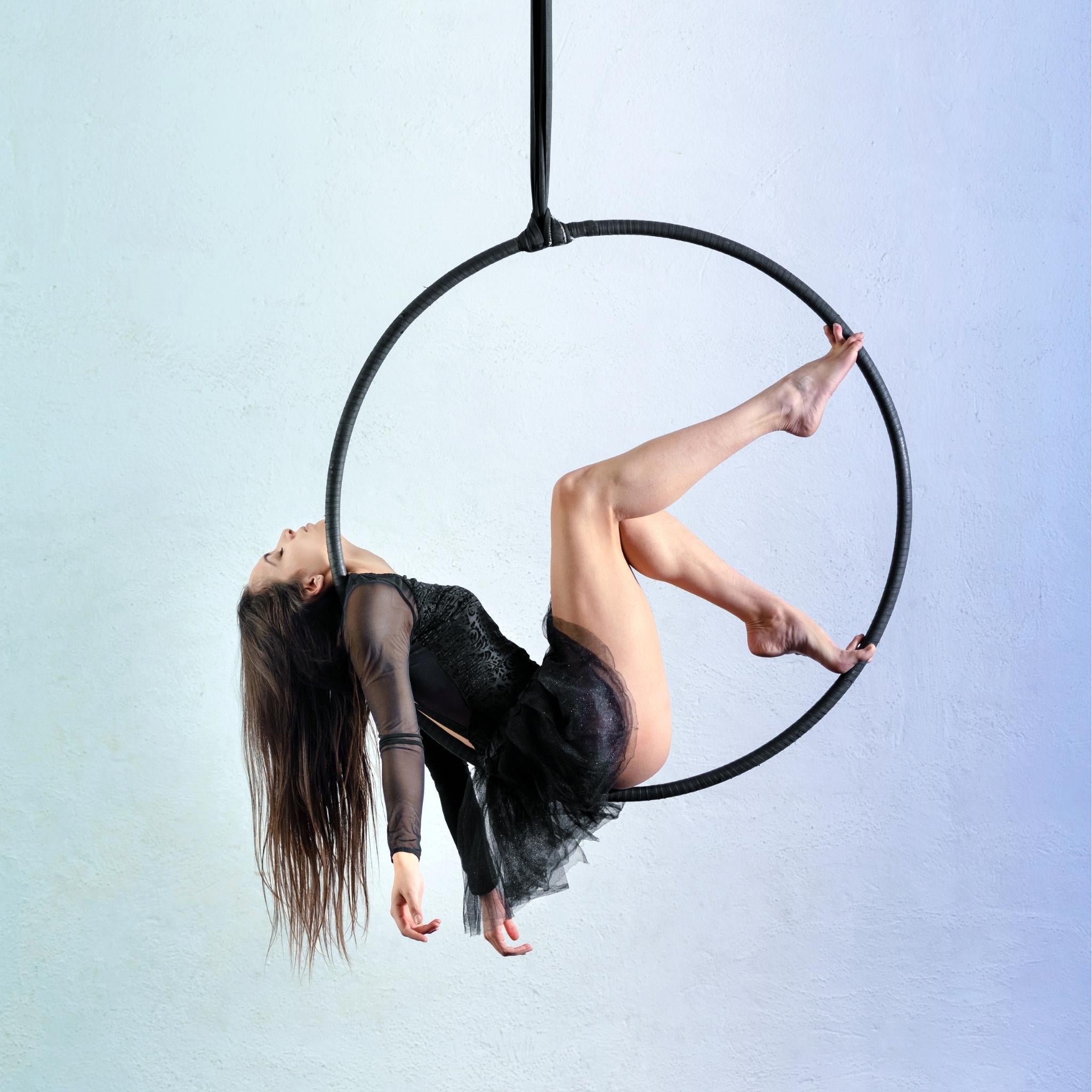 Aerial Obsessed tabless aerial lyra hoop in black powder-coated hollow steel, 26 mm grip, sizes 80 to 100 cm